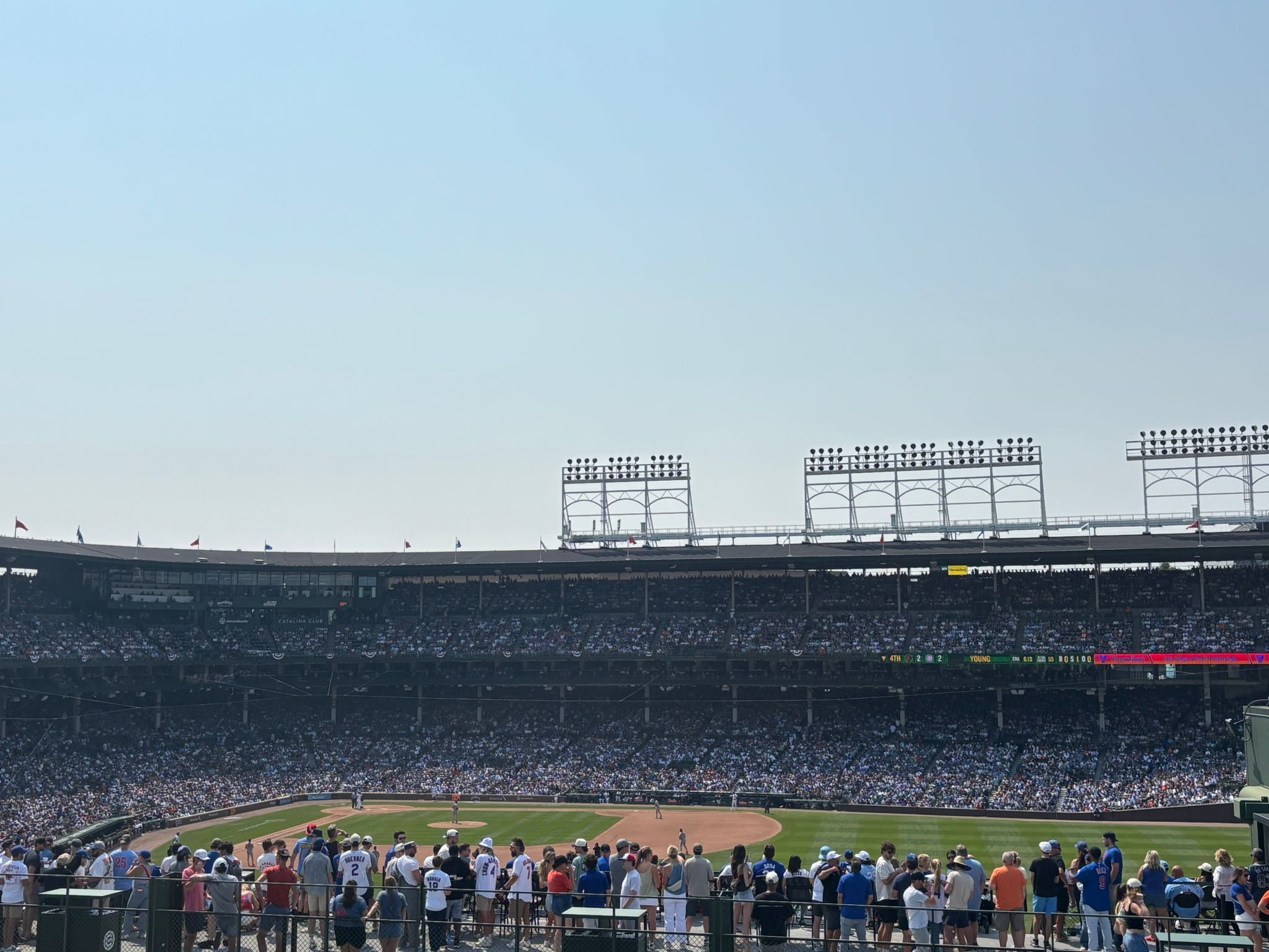 picture of wrigley field in chicago