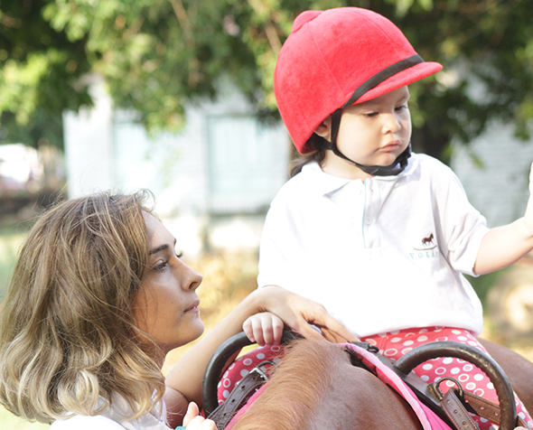 IHAC Alumna Maria Belen Ibanez with horse and child